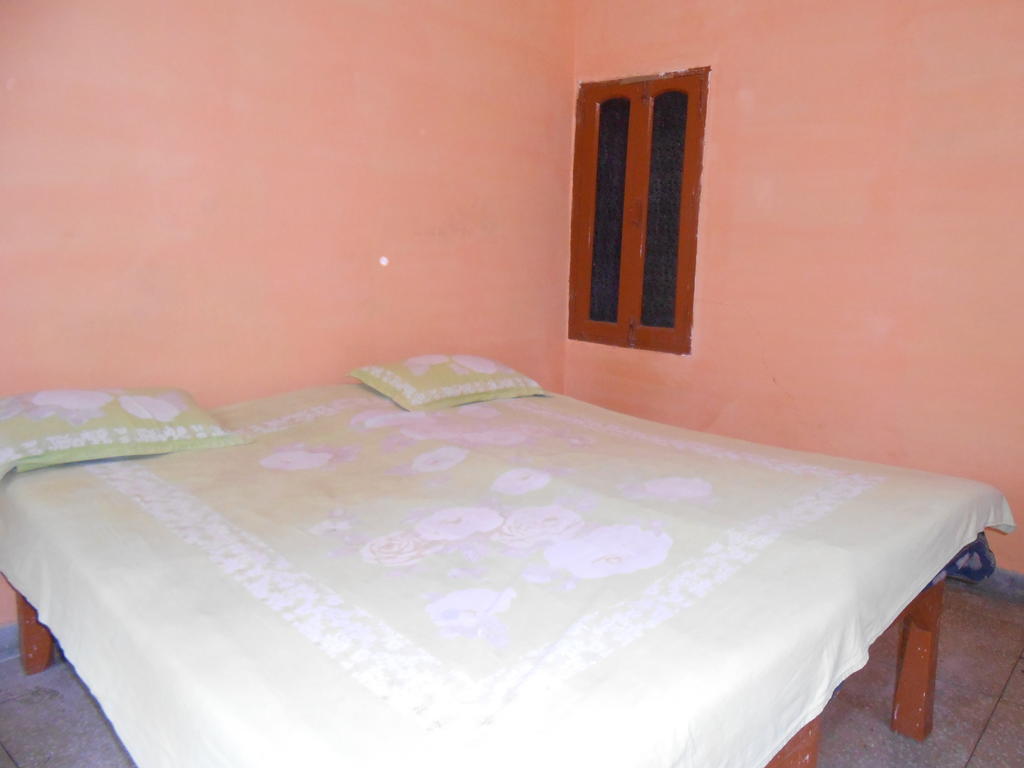 Maruti Guest House Varanasi Room photo