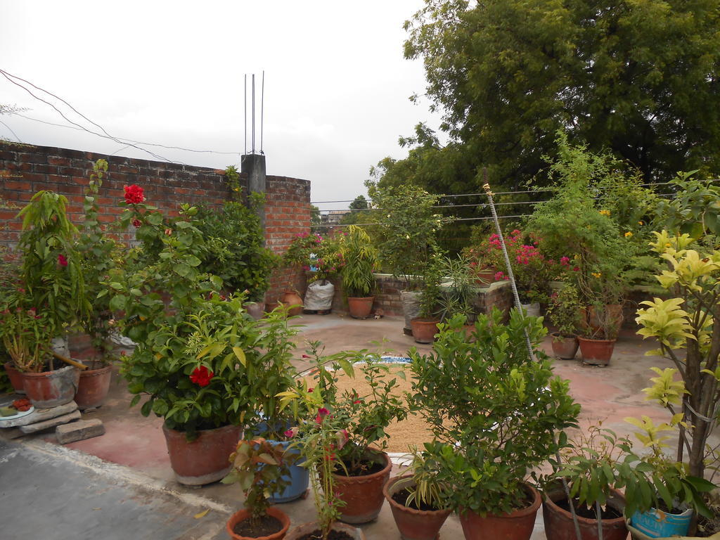Maruti Guest House Varanasi Exterior photo